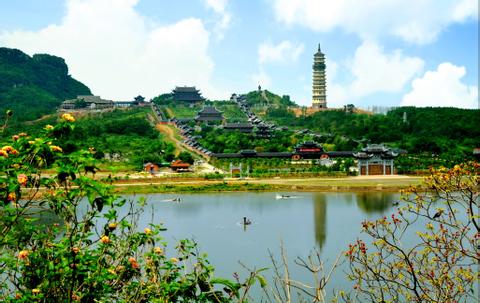Mai Chau, Ninh Binh, Halong Bay 5 Day Tour Vietnam